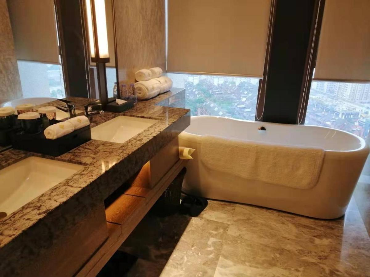 Jinling Grand Hotel Tsjoengking Buitenkant foto
