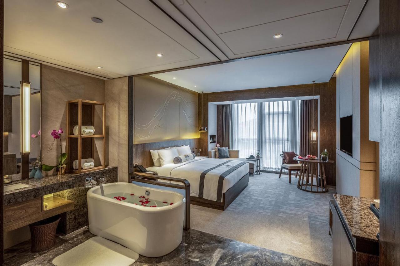 Jinling Grand Hotel Tsjoengking Buitenkant foto